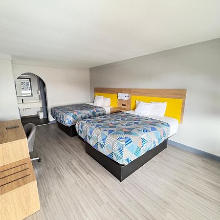 Days Inn By Wyndham Gonzales Ngoại thất bức ảnh