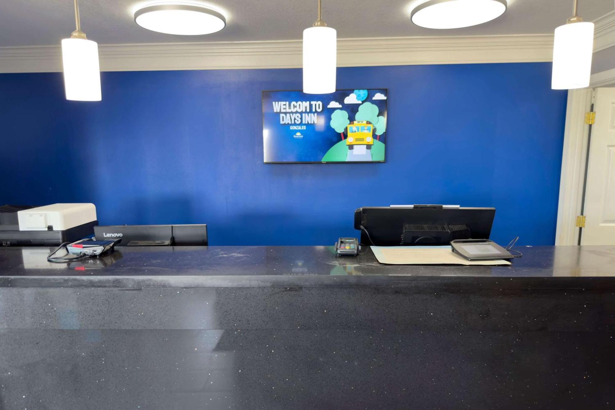 Days Inn By Wyndham Gonzales Ngoại thất bức ảnh