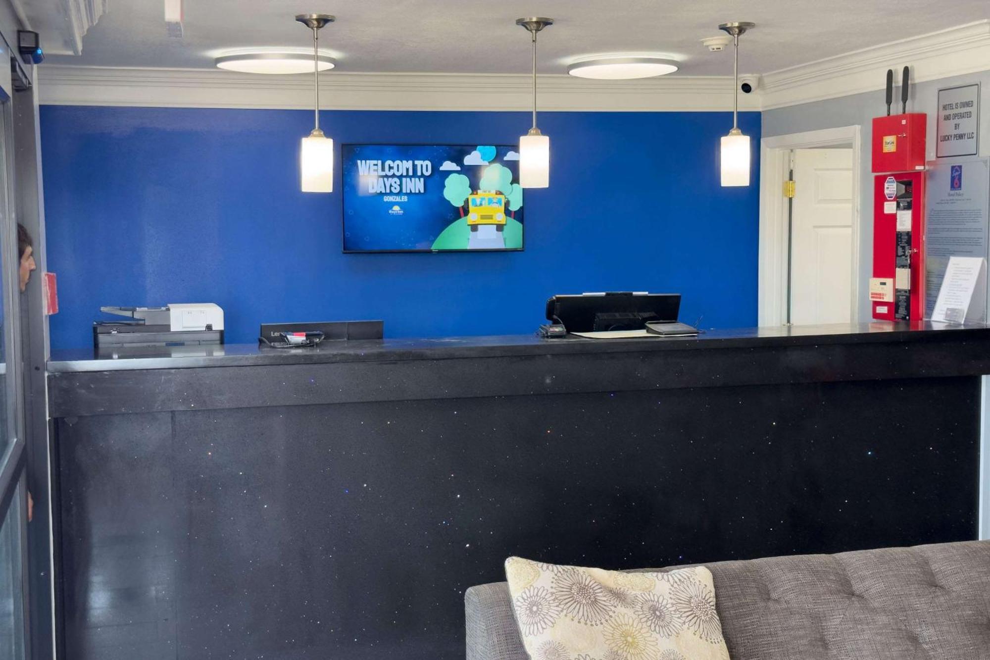 Days Inn By Wyndham Gonzales Ngoại thất bức ảnh